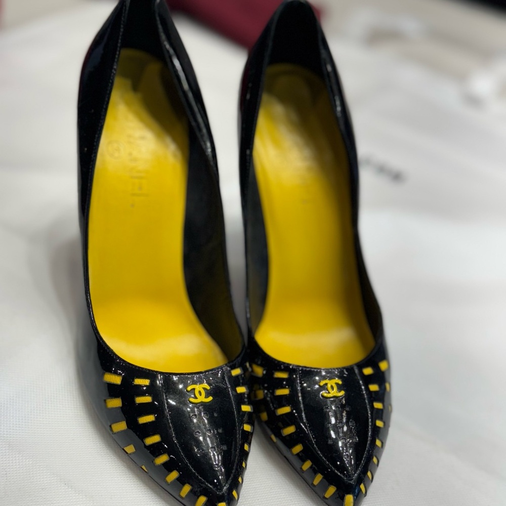 CHANEL Black and Yellow Heels